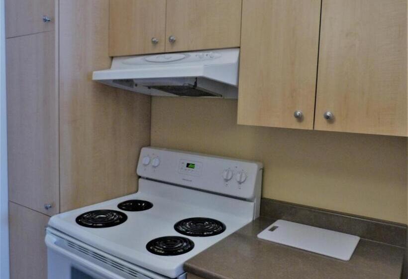 Suite with lake view, Auberge Du Lac Malcom