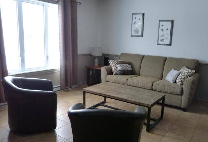 Suite with lake view, Auberge Du Lac Malcom