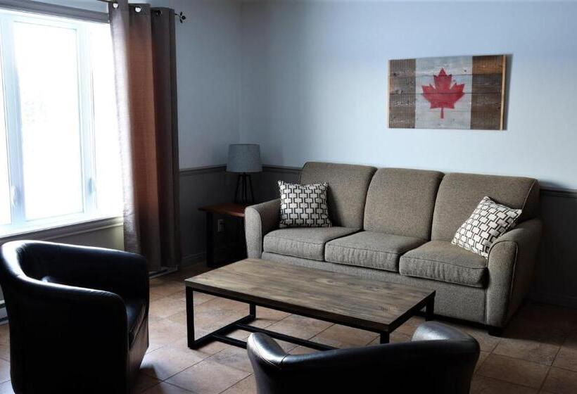 Suite with lake view, Auberge Du Lac Malcom