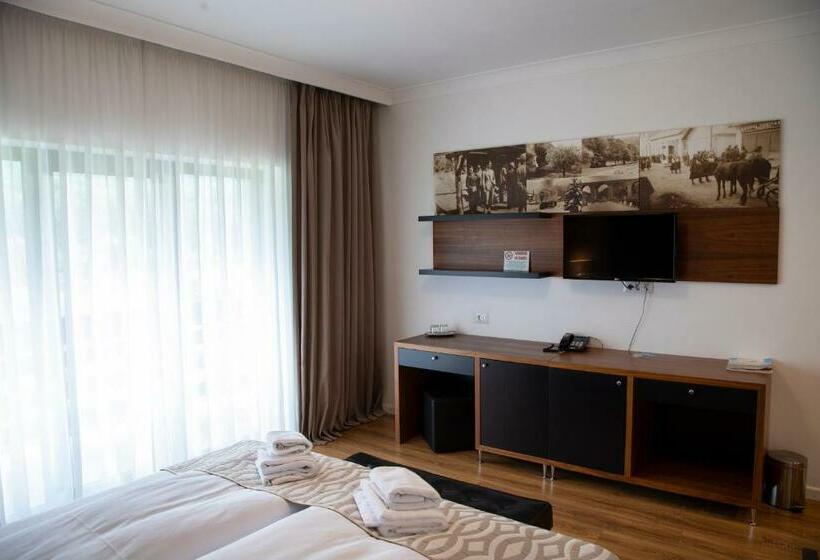 اتاق استاندارد با بالکن, Mirage Resort & Spa