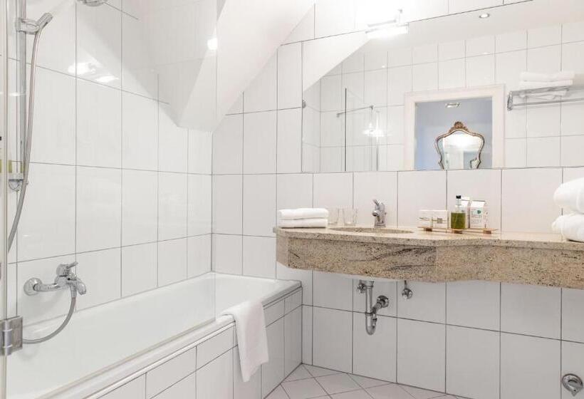 Номер Стандарт Вид на Озеро, Dermuth Hotels – Parkvilla Wörth