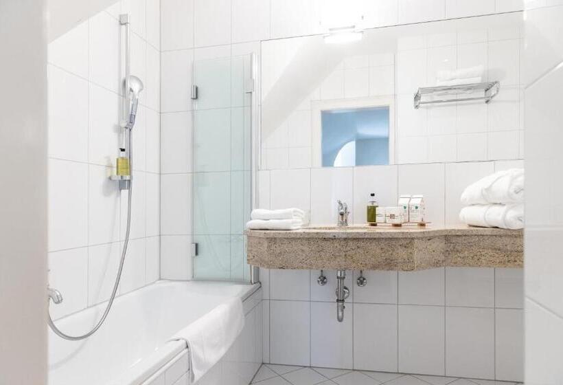 Номер Стандарт Вид на Озеро, Dermuth Hotels – Parkvilla Wörth