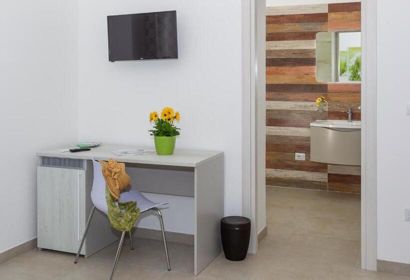 اتاق لوکس سه تخته, Paloma B&b