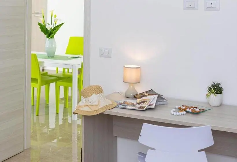 اتاق خانوادگی, Paloma B&b