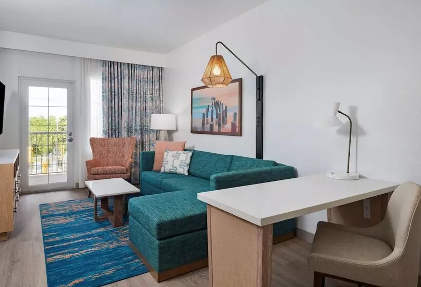 سوییت با چشم‌انداز استخر, Doubletree Suites By Hilton Naples