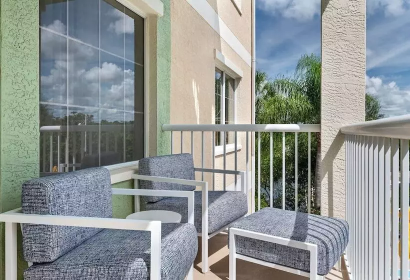 سوئیت برای معلولان, Doubletree Suites By Hilton Naples