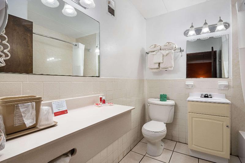 Люкс Кровать Кинг, Econo Lodge Inn & Suites Airport