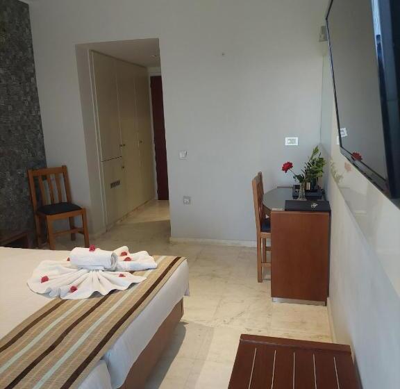 デラックスルーム, Eleftheria