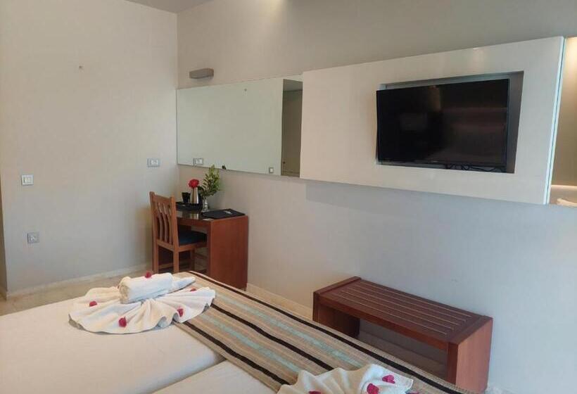 デラックスルーム, Eleftheria