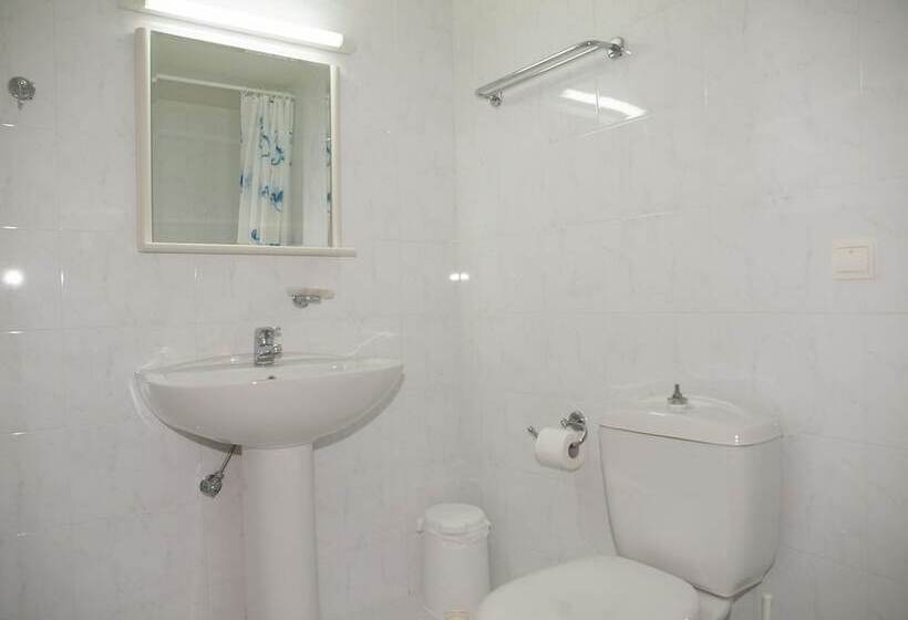 Standard-huone, Eleftheria