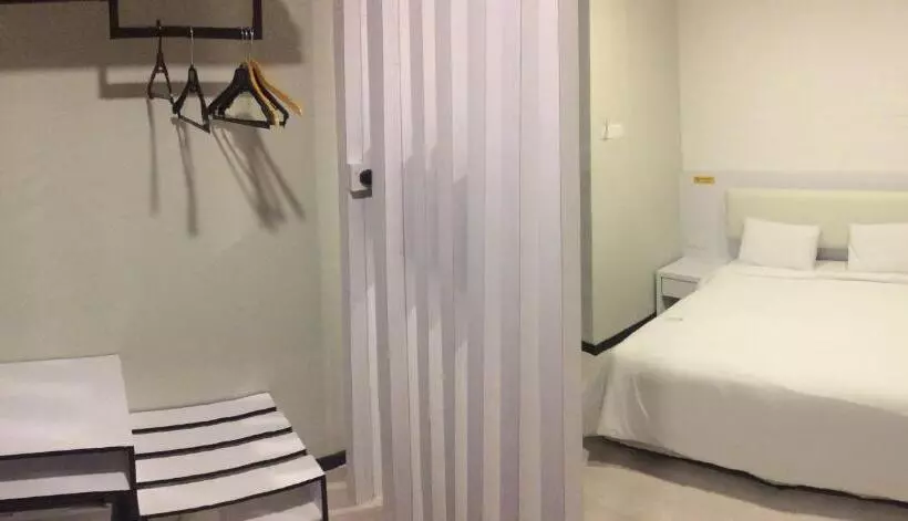 キングサイズベッドのスタンダードルーム, G Hotel Gurney