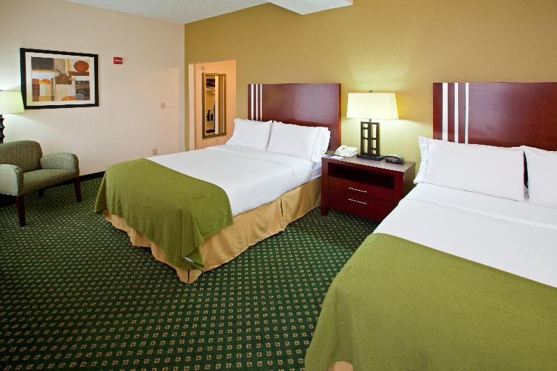 جناح, Holiday Inn Express & Suites Indianapolis   East, An Ihg
