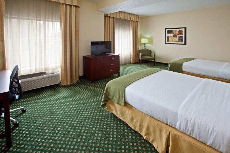 جناح, Holiday Inn Express & Suites Indianapolis   East, An Ihg