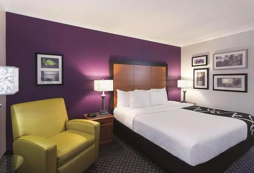 キングサイズベッドのデラックスルーム, La Quinta By Wyndham Baton Rouge Siegen Lane