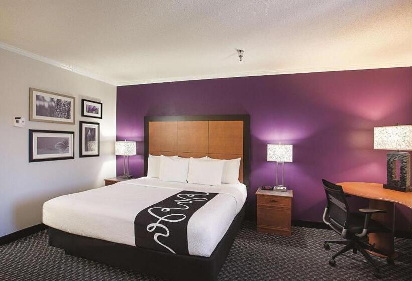 이그제큐티브 룸 킹사이즈 침대, La Quinta By Wyndham Baton Rouge Siegen Lane