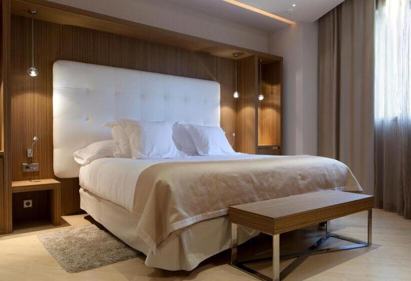 سوییت, Maydrit Airport