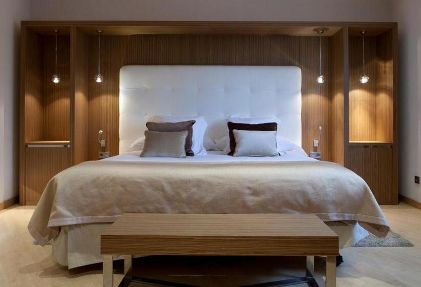 سوییت, Maydrit Airport