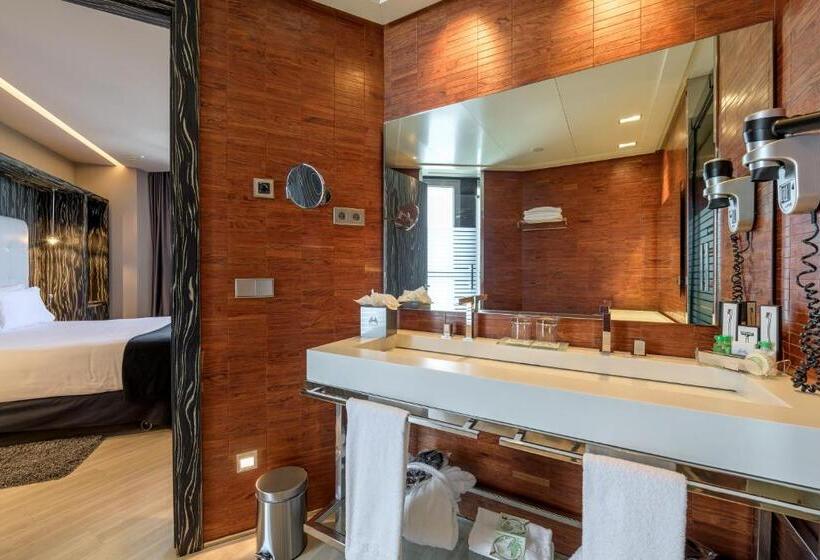 سوییت, Maydrit Airport