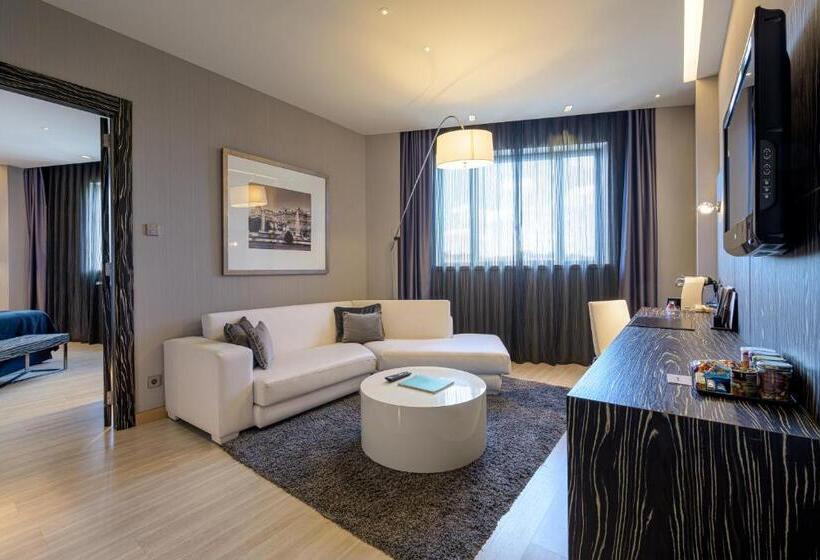 سوییت, Maydrit Airport