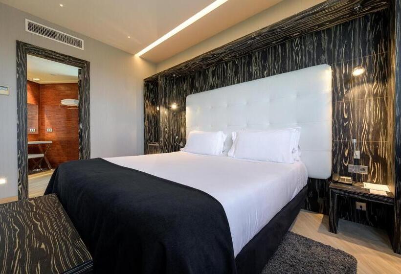 سوییت, Maydrit Airport