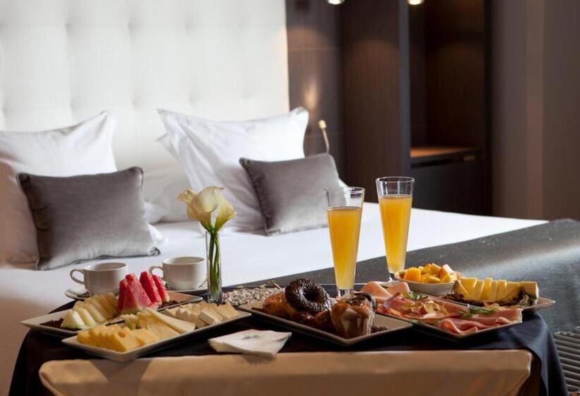 سوییت, Maydrit Airport