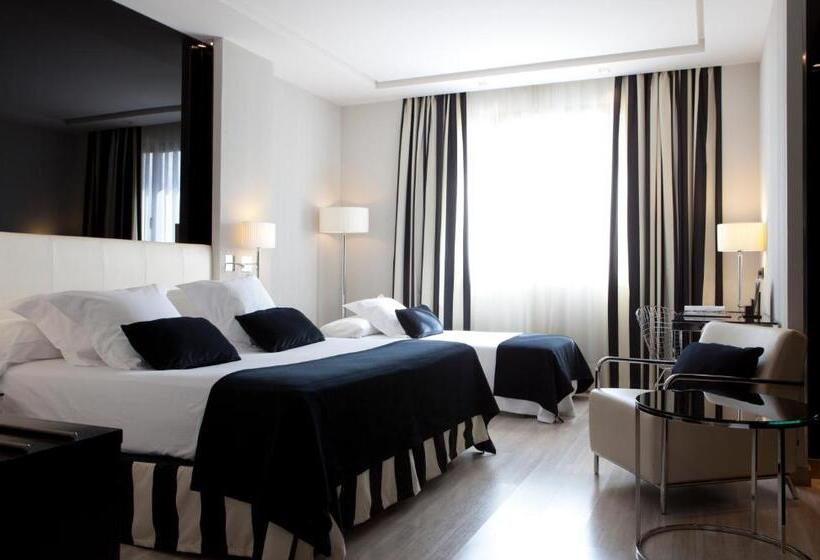 اتاق استاندارد سه نفره, Maydrit Airport