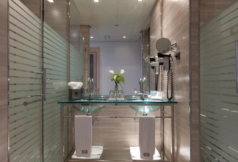 اتاق اجرایی, Maydrit Airport