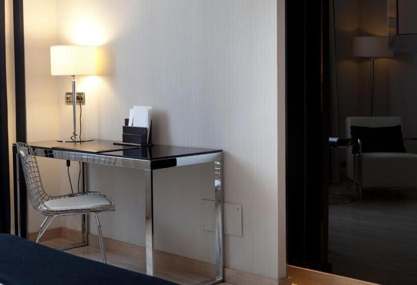 اتاق اجرایی, Maydrit Airport