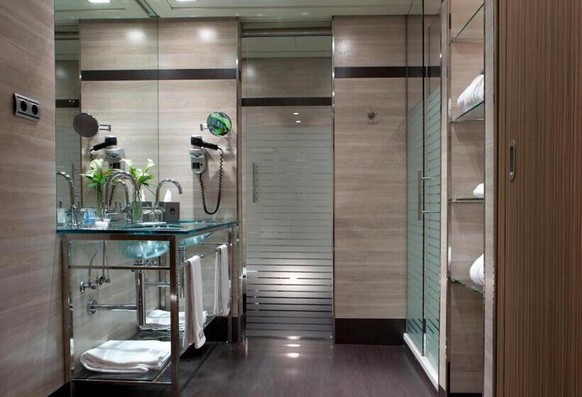 اتاق اجرایی, Maydrit Airport