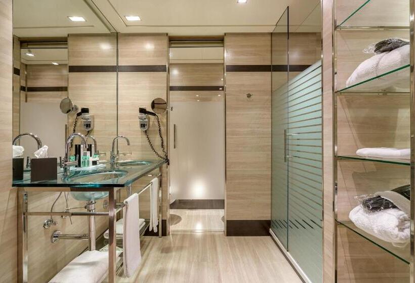 اتاق اجرایی, Maydrit Airport