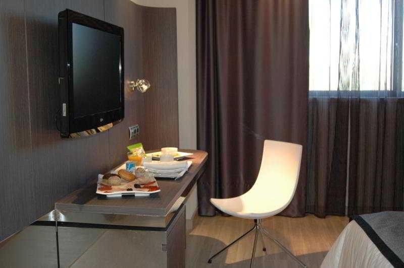 اتاق استاندارد, Maydrit Airport