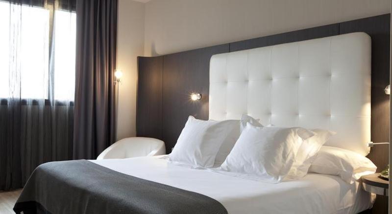 اتاق استاندارد, Maydrit Airport