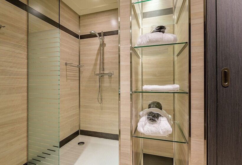 اتاق استاندارد, Maydrit Airport