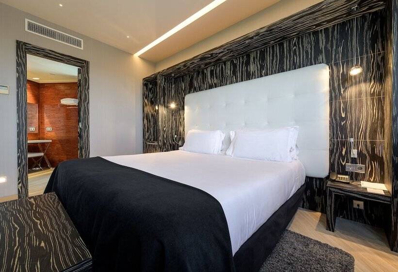 سوییت, Maydrit Airport