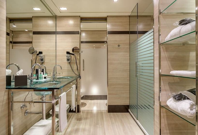 اتاق اجرایی, Maydrit Airport