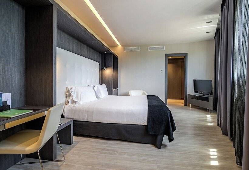 اتاق عادی, Maydrit Airport