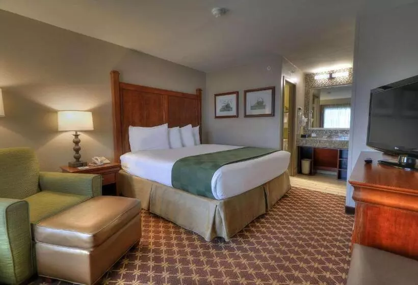 キングサイズベッドのスタンダードルーム, Quality Inn Near The Island Pigeon Forge