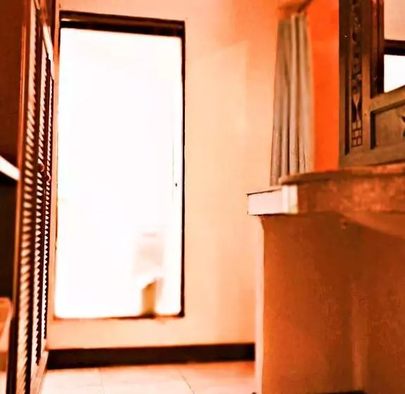 اتاق استاندارد با چشم‌انداز باغ, Sahadewa Resort & Spa