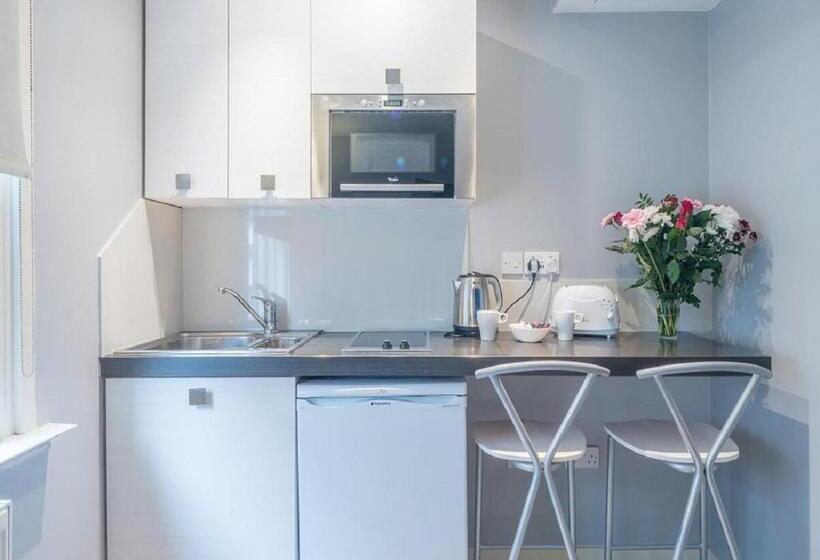 스탠다드 스튜디오, Hyde Park Executive Apartments