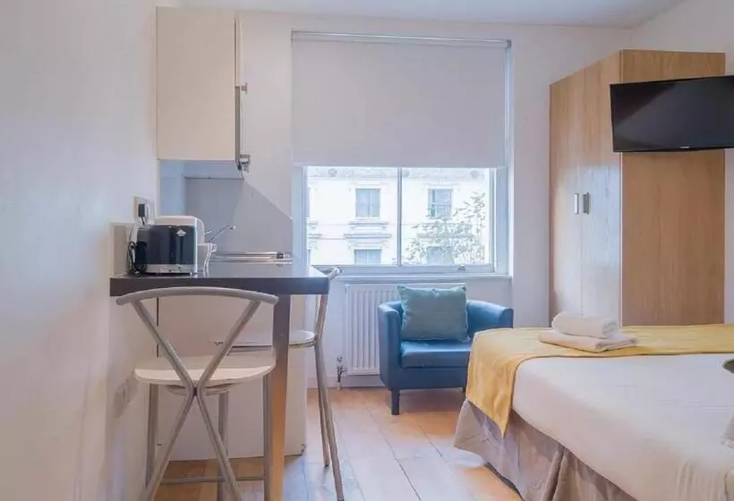 スタンダードスタジオ, Hyde Park Executive Apartments