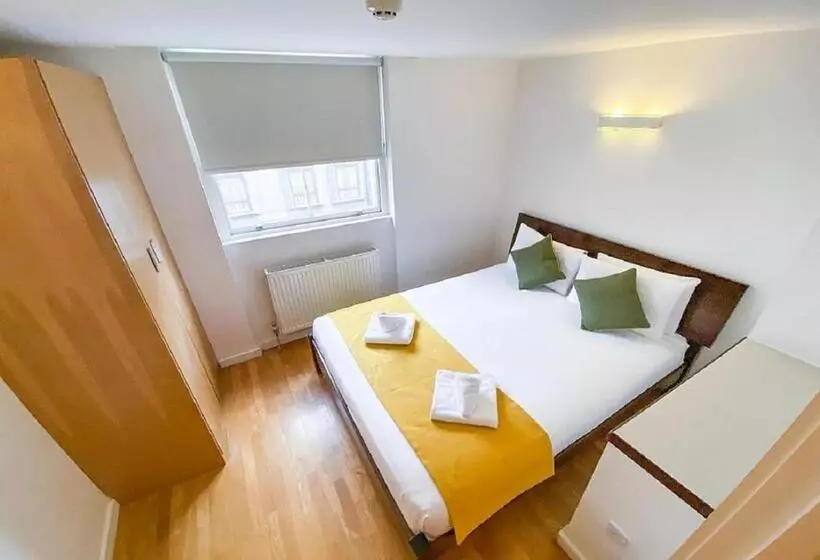 スタンダードスタジオ, Hyde Park Executive Apartments