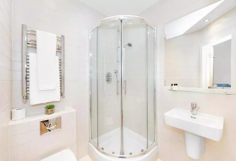 スーペリアスタジオ, Hyde Park Executive Apartments