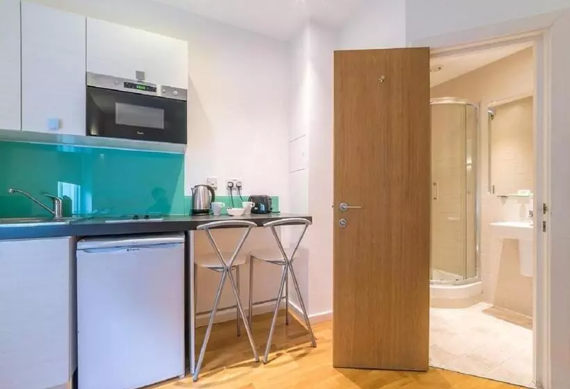 スーペリアスタジオ, Hyde Park Executive Apartments