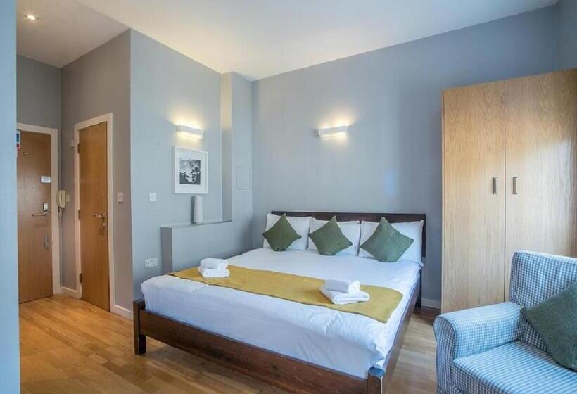 패밀리 아파트, Hyde Park Executive Apartments