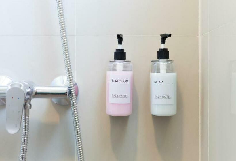 Номер Superior Кровать Кинг, อีซี่โฮเทล 2