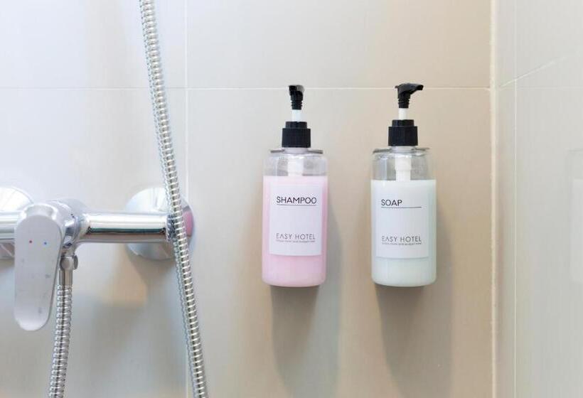 Семейный Номер, อีซี่โฮเทล 2