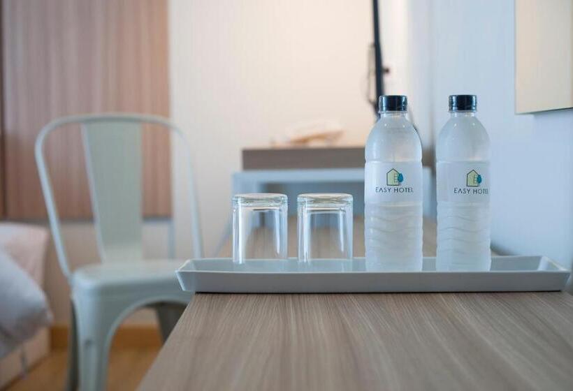 Семейный Номер, อีซี่โฮเทล 2