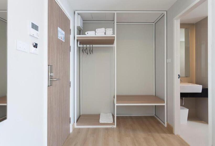 Семейный Номер, อีซี่โฮเทล 2