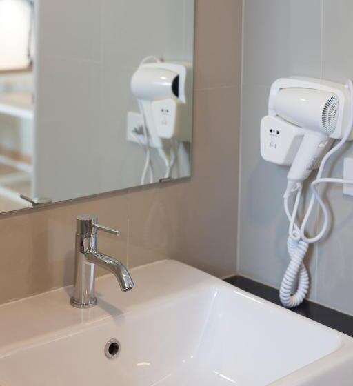 Номер Superior Кровать Кинг, อีซี่โฮเทล 2