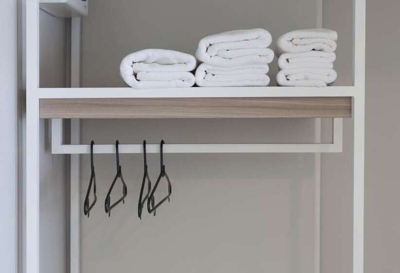 Семейный Номер, อีซี่โฮเทล 2